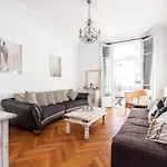 Wonderful And Bright Apartment Close To Everything